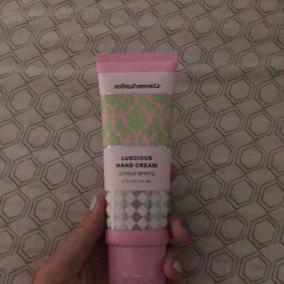 Refreshments hand cream NEW  - Picture 2 of 3